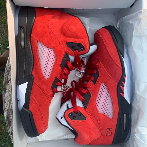 Jordan 5 raging bull size 10.5